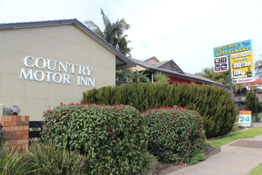 Cattleman's Country Motor Inn & Serviced Apartments