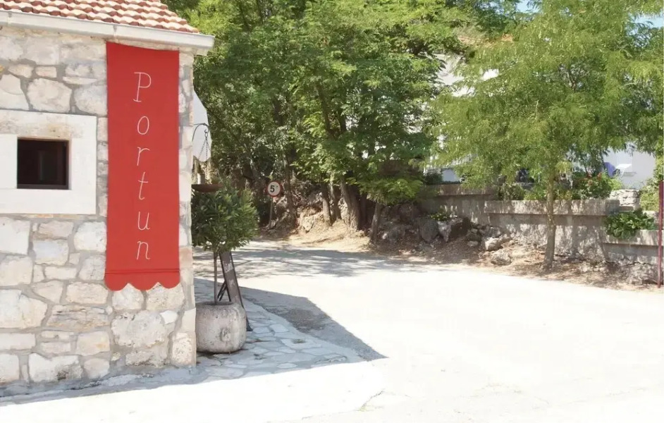 Amazing Home in Dingac-potocine With Wifi and 2 Bedrooms