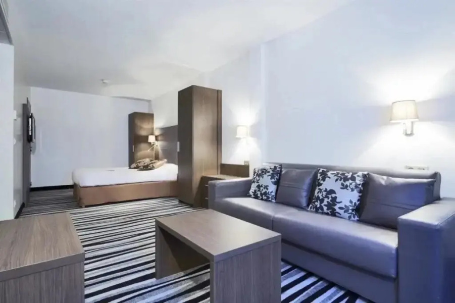 Hotel Kyriad Saint Quentin En Yvelines - Montigny