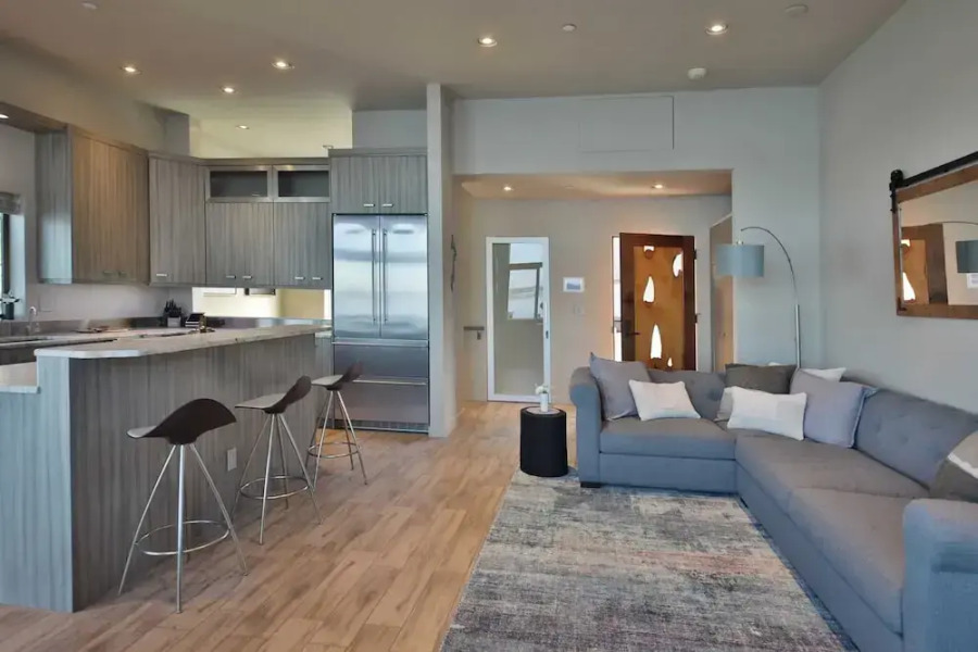 Langley Waterfront Condo by Avantstay A+ Views