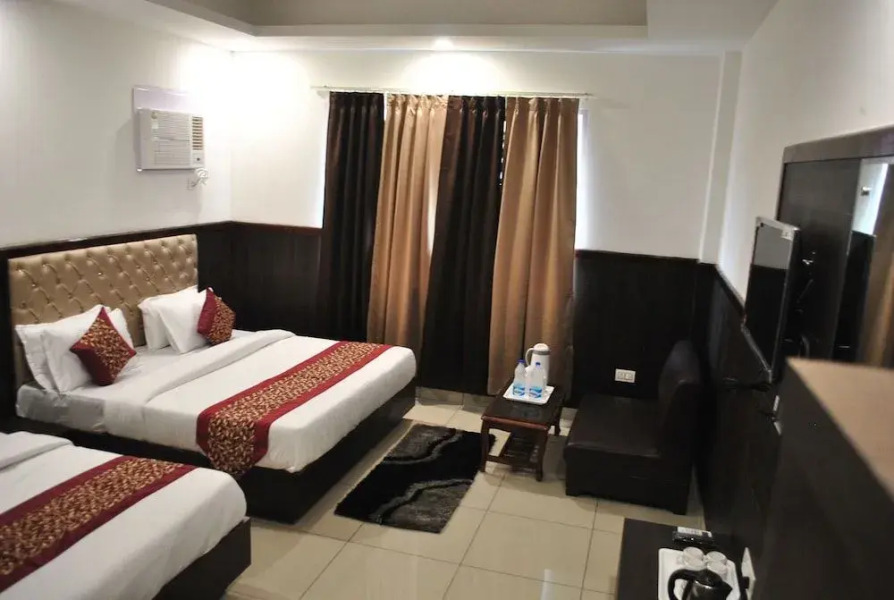 Green Hotel & Restaurant