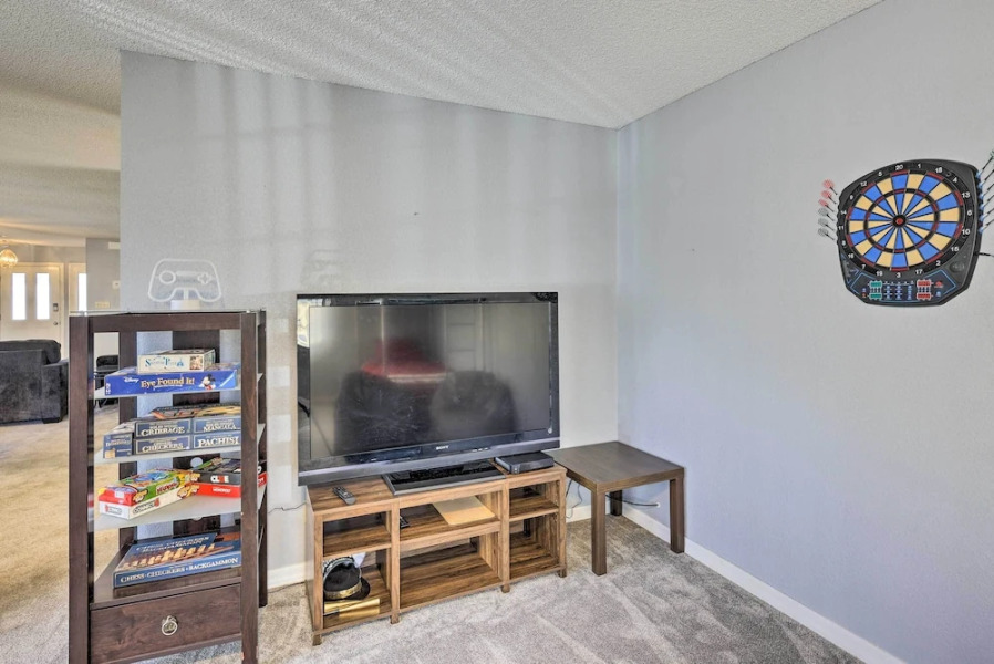 Bullhead City Home w/ Game Room!