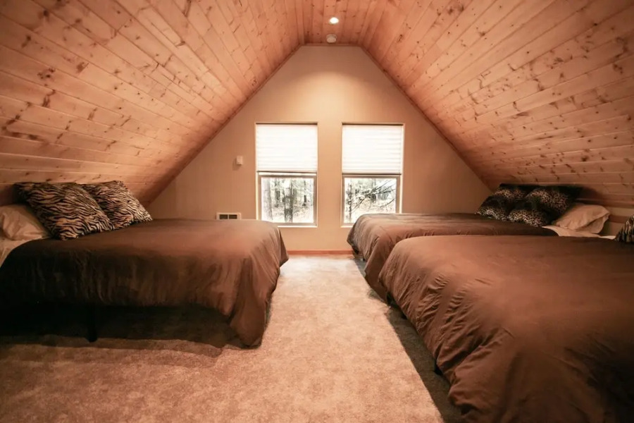 Tivoli Chalet Apartment 3 NW Comfy Cabins