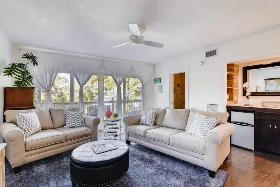 West Palm Beauty With Private Pool 4 Bedroom Home by RedAwning