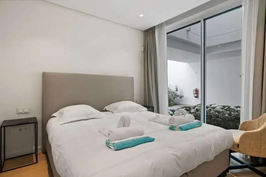 Hillside Flat With Pool in Palo Alto - Ref M49