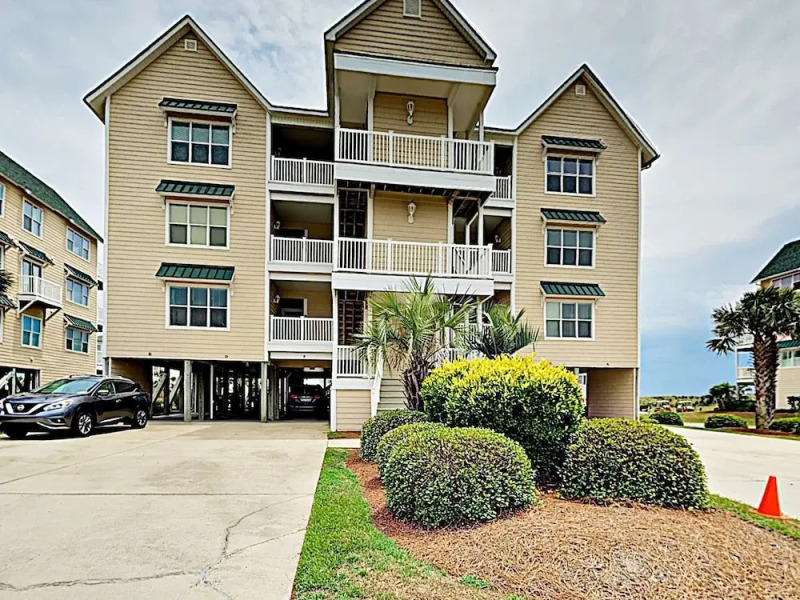 New Listing! Crabby 5: Pool, Hot Tub, Beach, Golf 4 Bedroom Condo