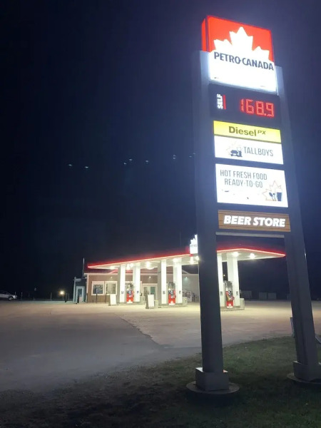 TaLLboys Grill & Pub Motel