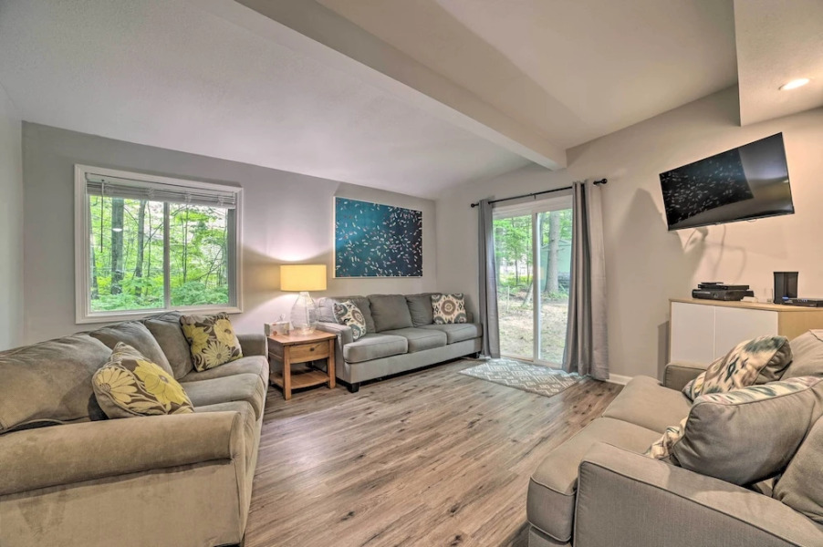 Vacation Rental In-between Houghton & Higgins Lake