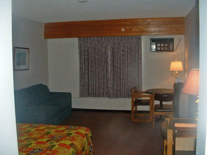 Walking Eagle Inn & Lodge