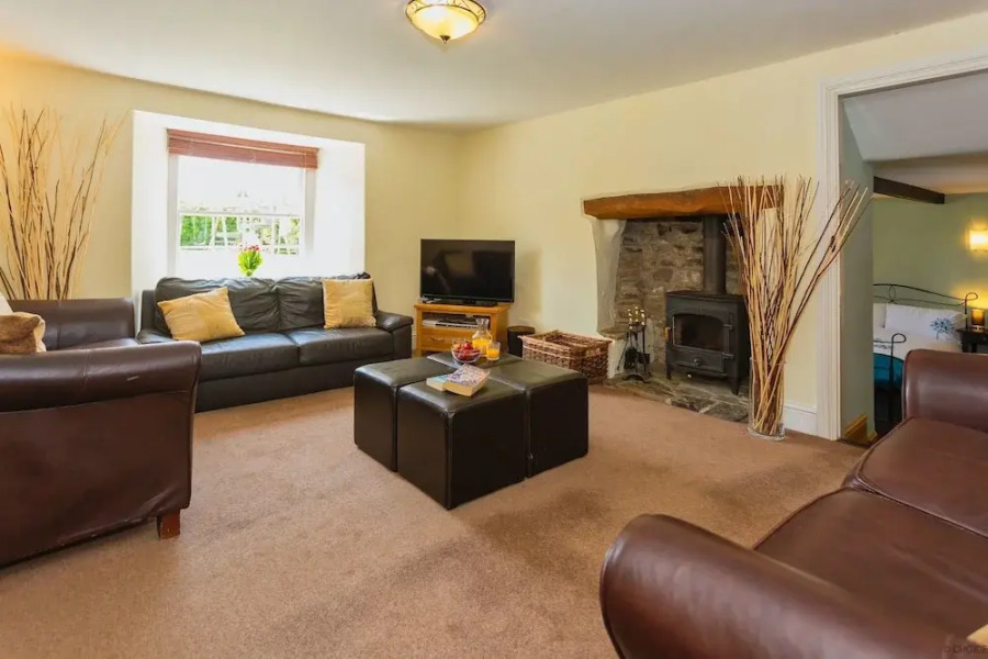 Braunton Poyers Farmhouse 6 Bedrooms