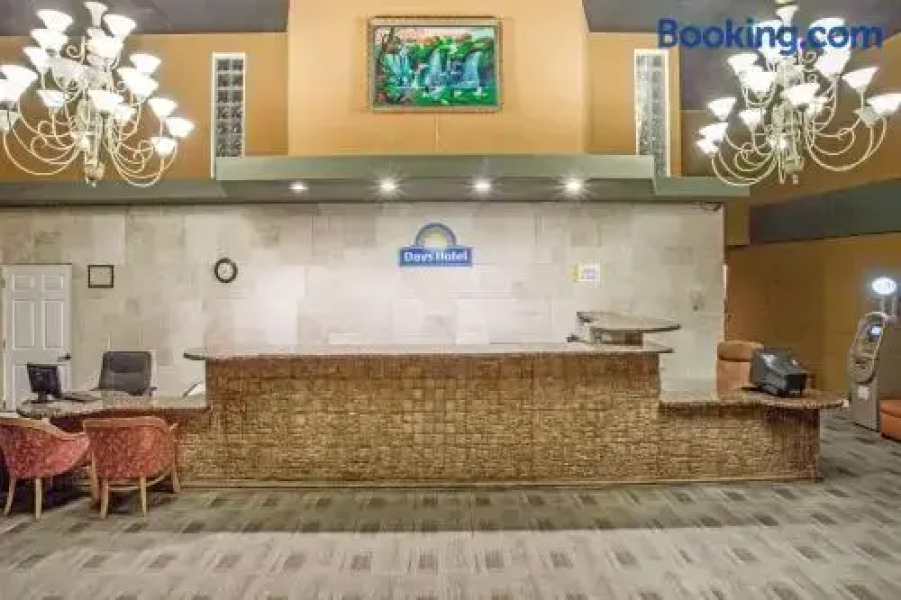 Days Inn Peoria/glendale Hotel And Conference Center