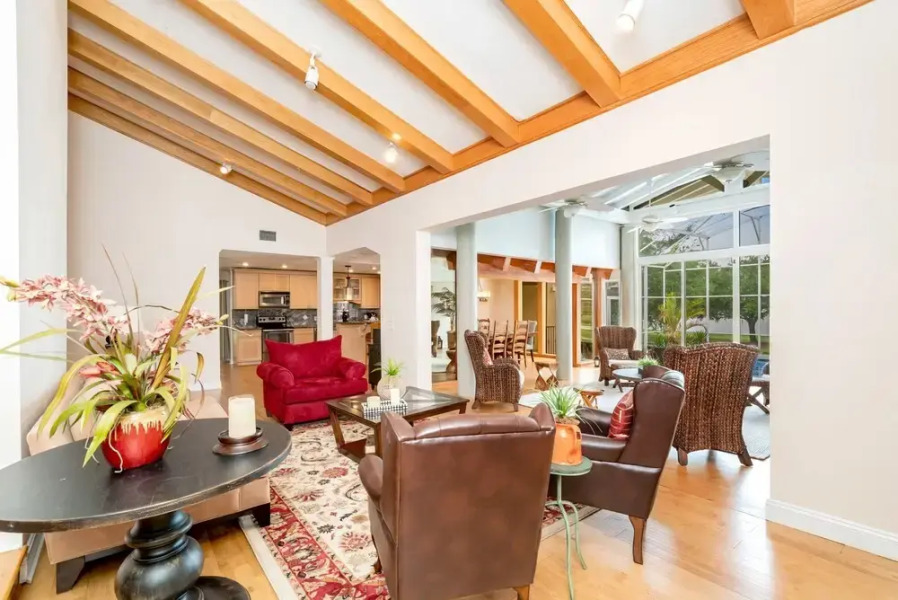 Ultimate 6 Bedroom 5 Bathroom On Bay Hill