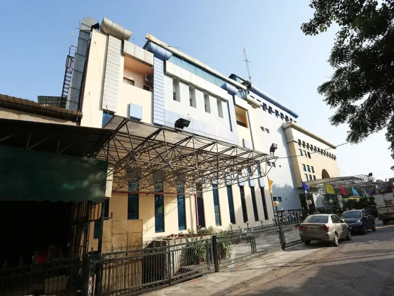 Vaccinated Staff- Capital O 3844 Hotel Kd Palace