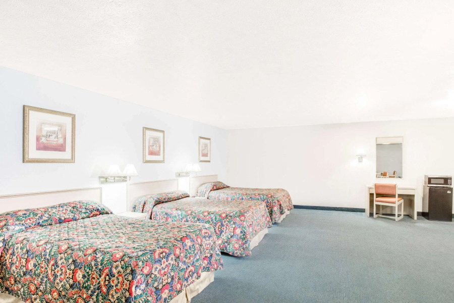 Travelodge by Wyndham Parkersburg