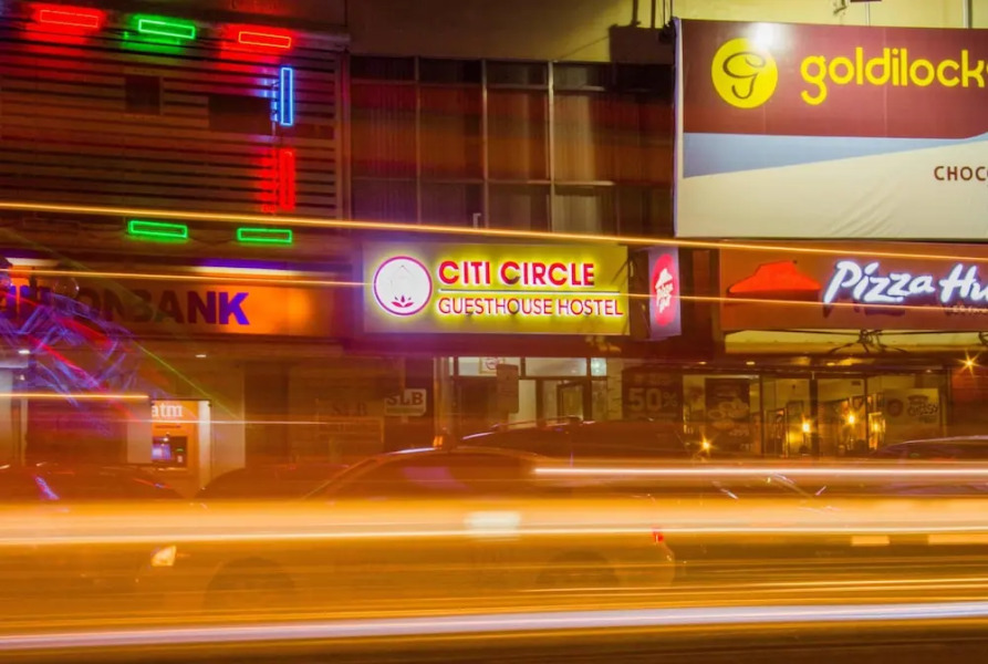 LUXS Capsule Hotel - Hostel - Adults Only