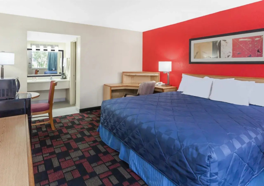 Ramada by Wyndham Clinton