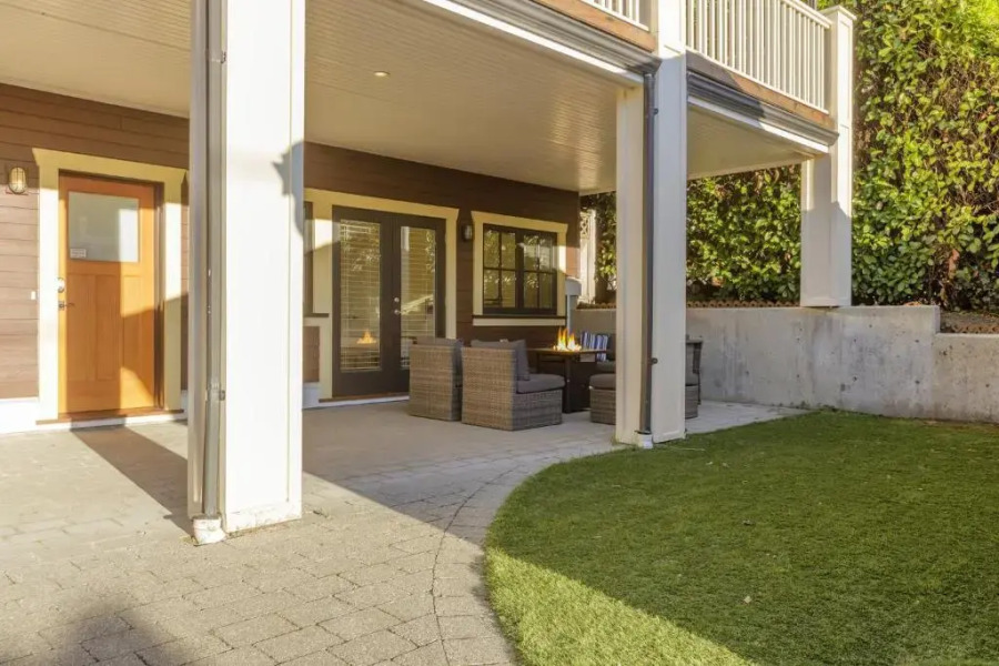 Stunning 3 Bedroom Secondary Suite N Van