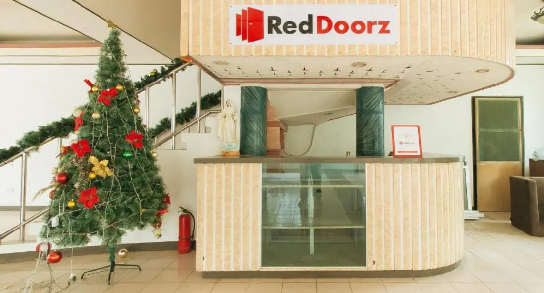 RedDoorz @ Royal Grande Beach Resort Batangas
