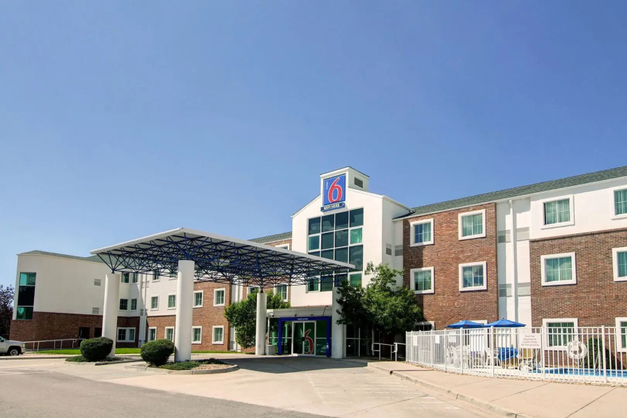Super 8 by Wyndham Aurora East