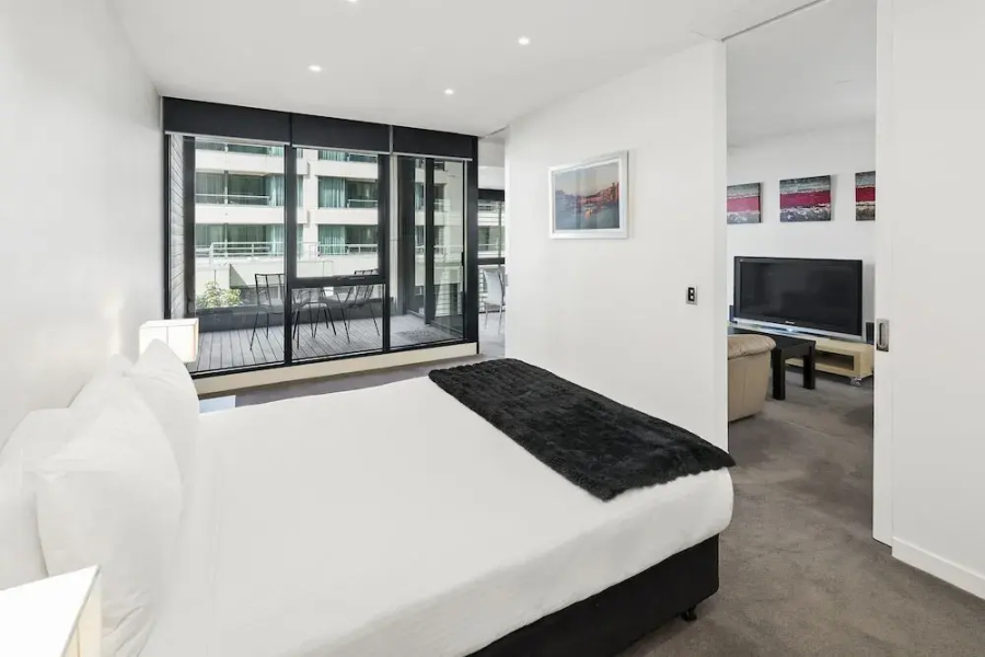 Edgewater 207