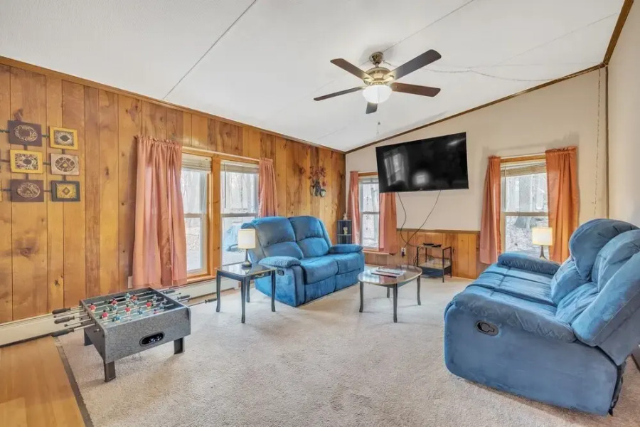 Pocono Family Home With Lake Access & Fire Pit! Pet Friendly! 3 Bedroom Cabin by Redawning