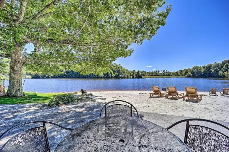 Lake & Pool Access: Spacious Home in Newland