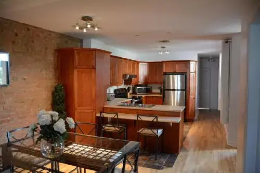 Le Metro Mont-Royal by HomeInMontreal