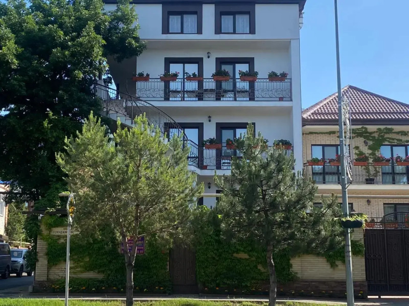 Айсберг (Геленджик)