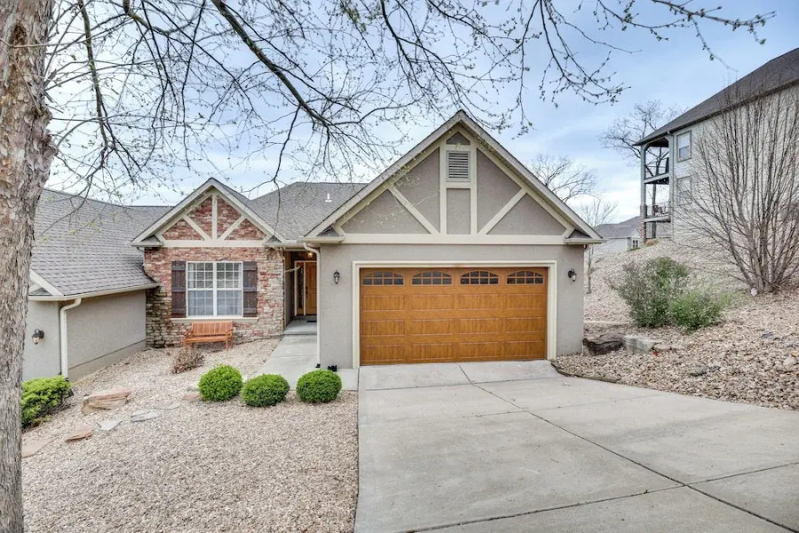 Golf-course View Resort Home in Lake of the Ozarks