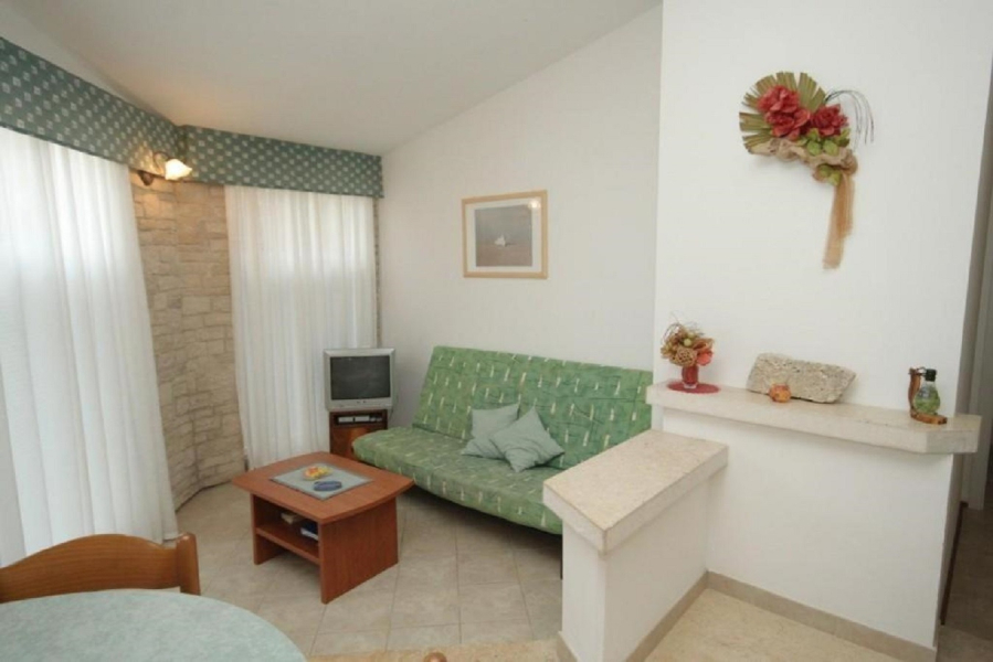 Apartment Mimi - with swimming pool A4 Christa  Krnica, Istria