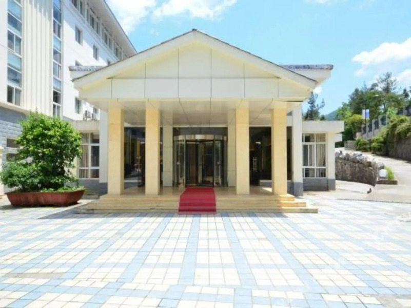 RoEasy Exquisite Hotel