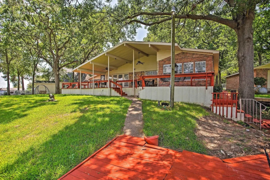 Cedar Creek Reservoir Home w/ Deck & Dock