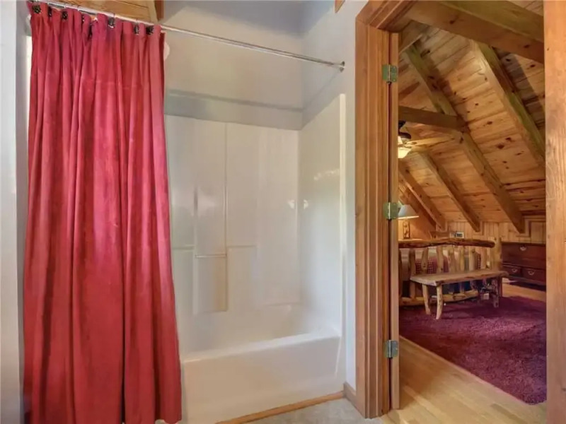 Buckhorn  2 Bedroom Home with Hot Tub