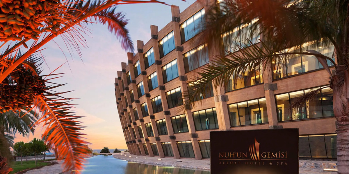 Noah's Ark Deluxe Hotel & Spa