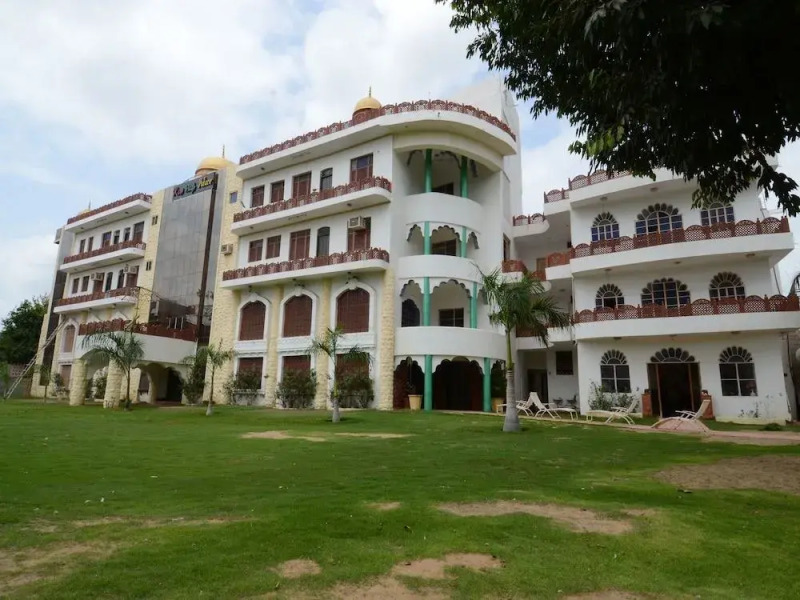 OYO 17368 Ranibagh Palace