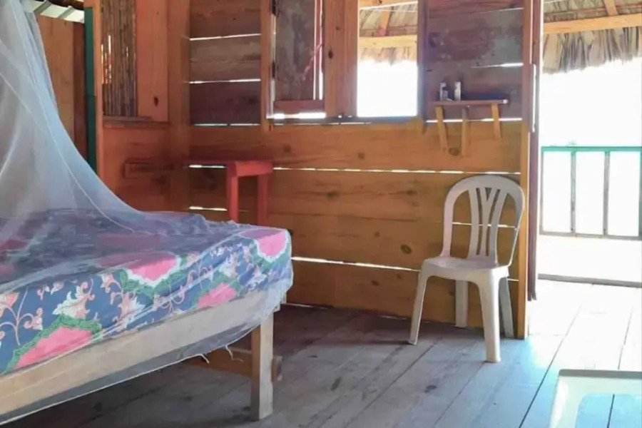 Private Ocean-Front Cabin with private bathroom on San Blas Island