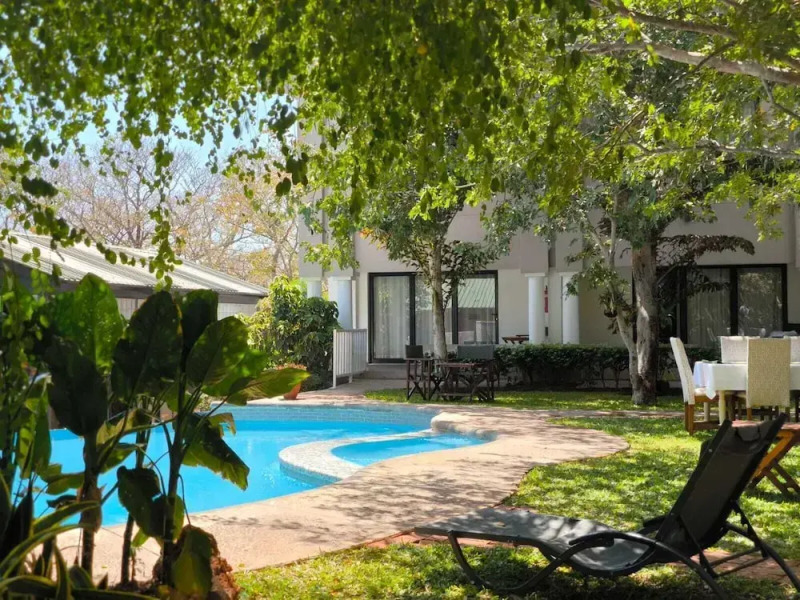 Room in Lodge - Luxury Suite in Zambezi Boutique Lodge 2, Free 4x4 Town Tour