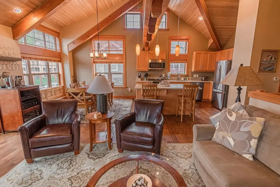 Lodges at Cannon Beach B2