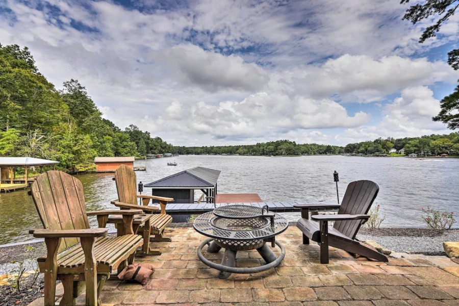 Waterfront Gem on Lake Sinclair With Boat Dock!