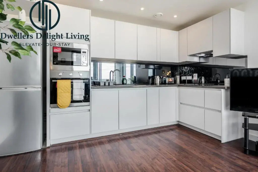 Basildon - Dwellers Delight Living Ltd Serviced Accommodation , 2 Bedroom Penthouse Basildon Essex with Free Wifi & secure parking
