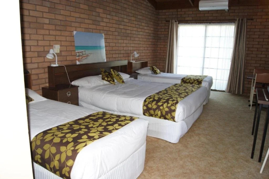 Bakery Park Motor Inn