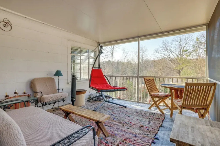 Walk to Downtown: Pet-friendly Cottage in Tyron