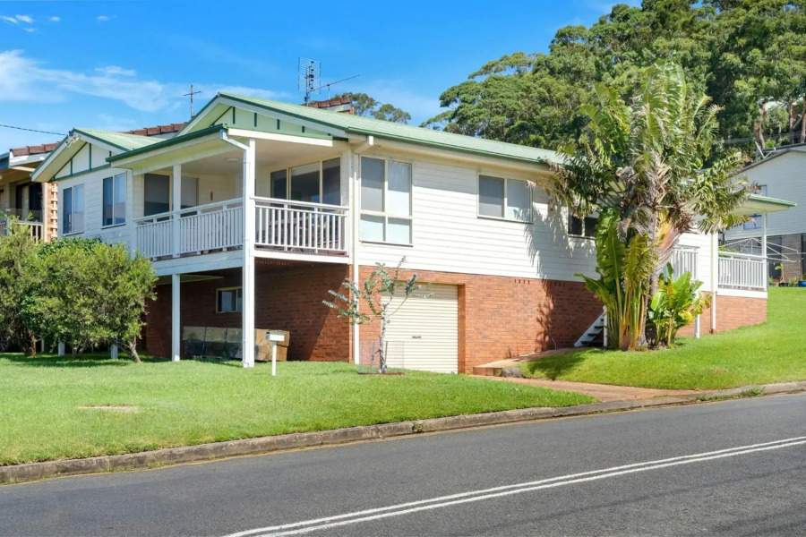 On Cyrus at Hyams Beach 4pm Check Out Sundays