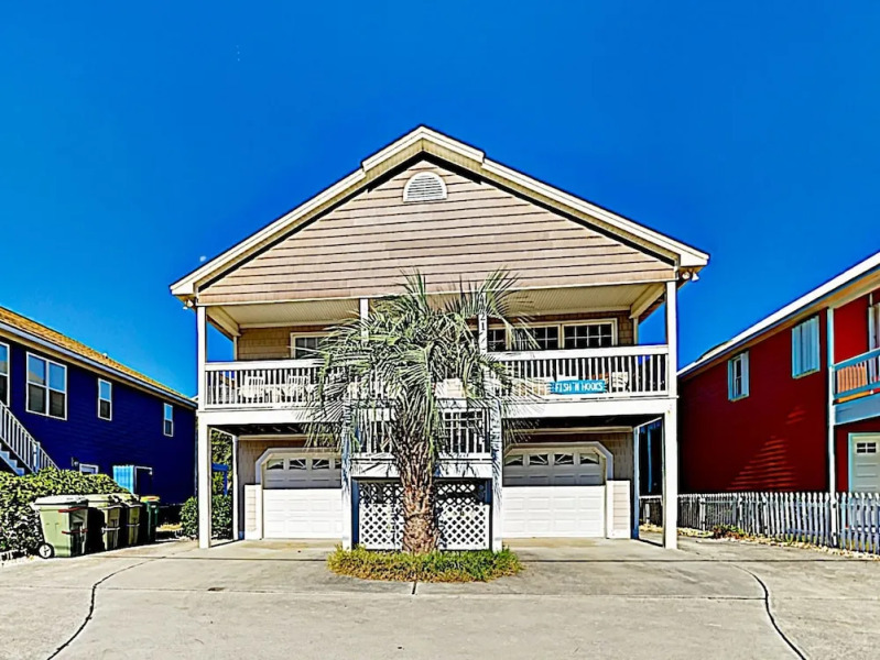 Fish N Hooks W/ Ocean-view Porch, Steps To Beach 5 Bedroom Home