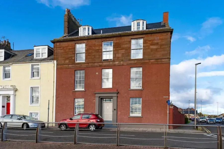 One Shore - Stylish Town House