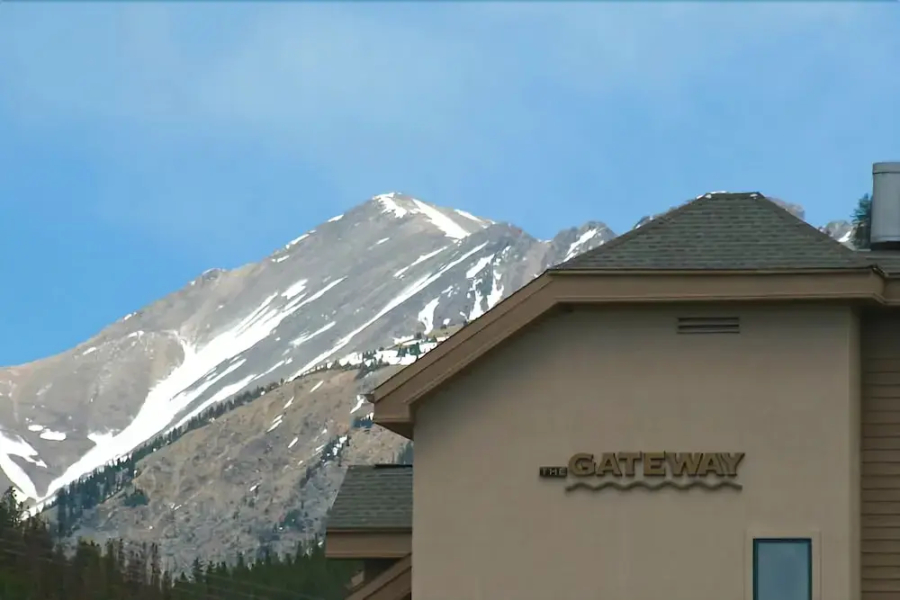 Gateway Lodge 5016