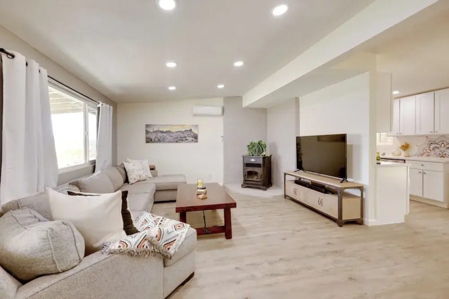 Mtn-view Home ~ 8 Mi to Joshua Tree Natl Park!