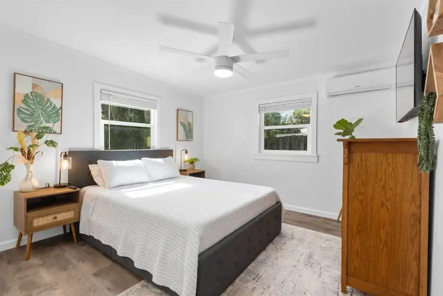 4 Mi to Dtwn: Jensen Beach Cottage