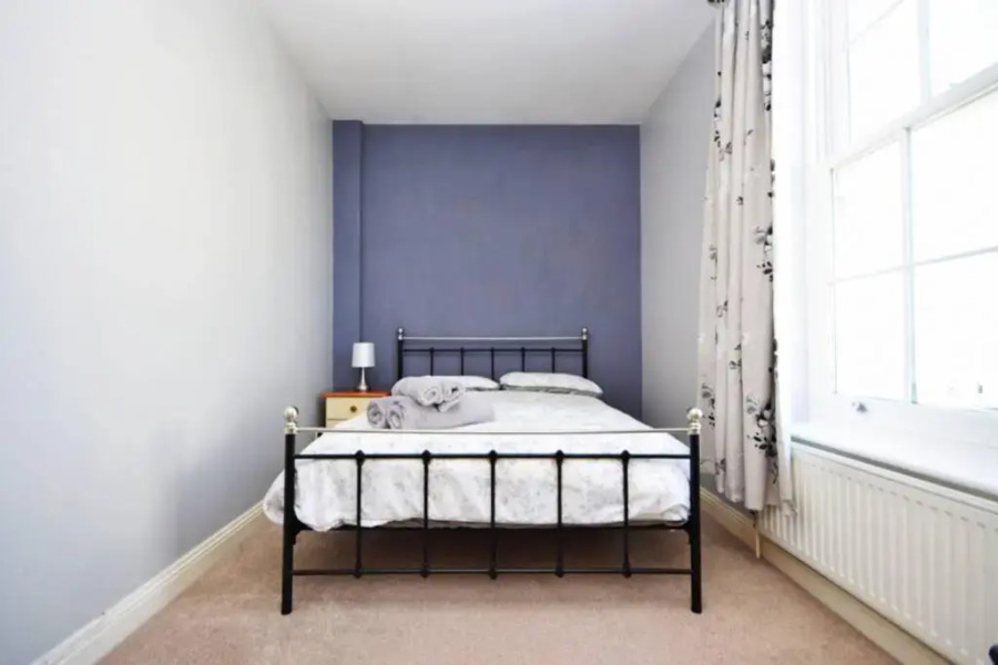 Spacious 3 bedroom Beachfront property with amazing sea views!