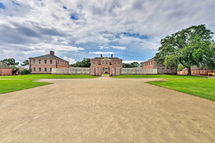 New Bern Home w/ Yard, Grill + Walkable Location